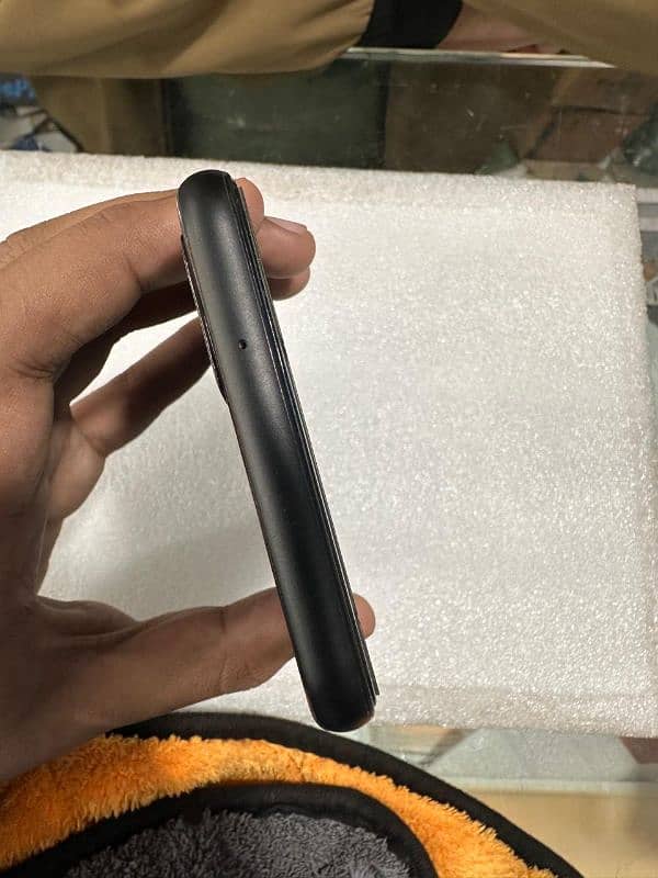 Google Pixel 4XL 6GB 64gb with box and cable for sale. 2