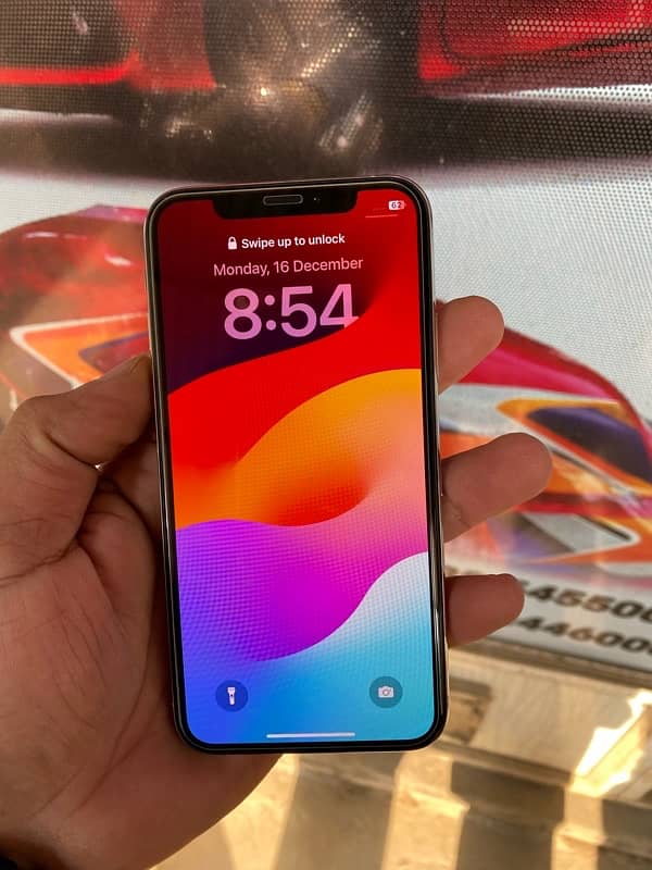 iPhone XS 64GB Non PTA 83 Battery Look Like new 5