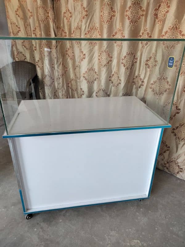 mobile Repairing table with glass 0