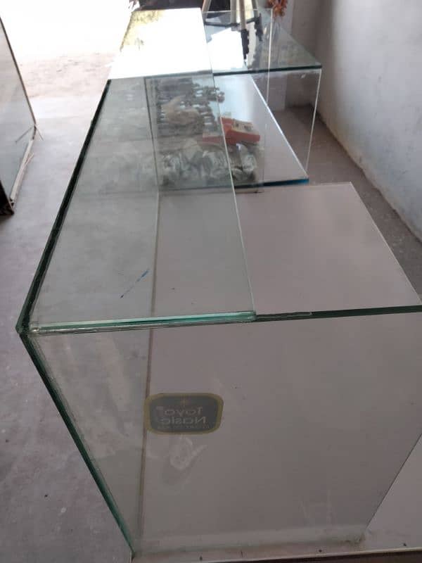 mobile Repairing table with glass 3