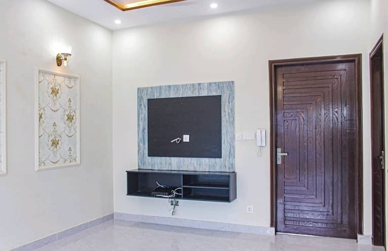 5 Marla Spacious House Available In DHA 9 Town - Block A For sale 4