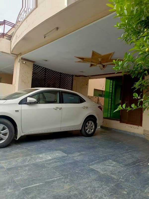 Prime Location 10 Marla House For Sale In DHA Phase 4, EE Block 1