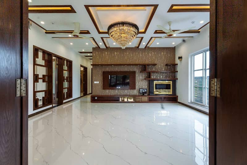 "Original Pictures Attached, Mazher Munir Design Luxurious 1-Kanal Modern Home With Premium Finishes For Sale" 4