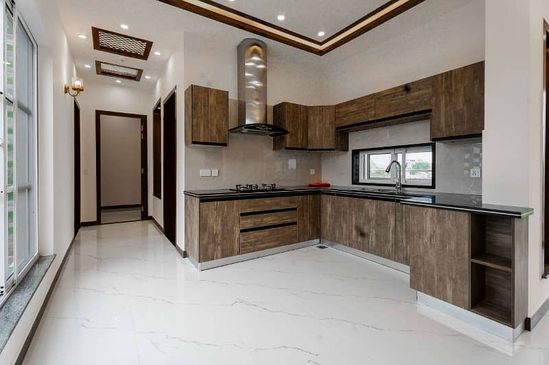 "Original Pictures Attached, Mazher Munir Design Luxurious 1-Kanal Modern Home With Premium Finishes For Sale" 15