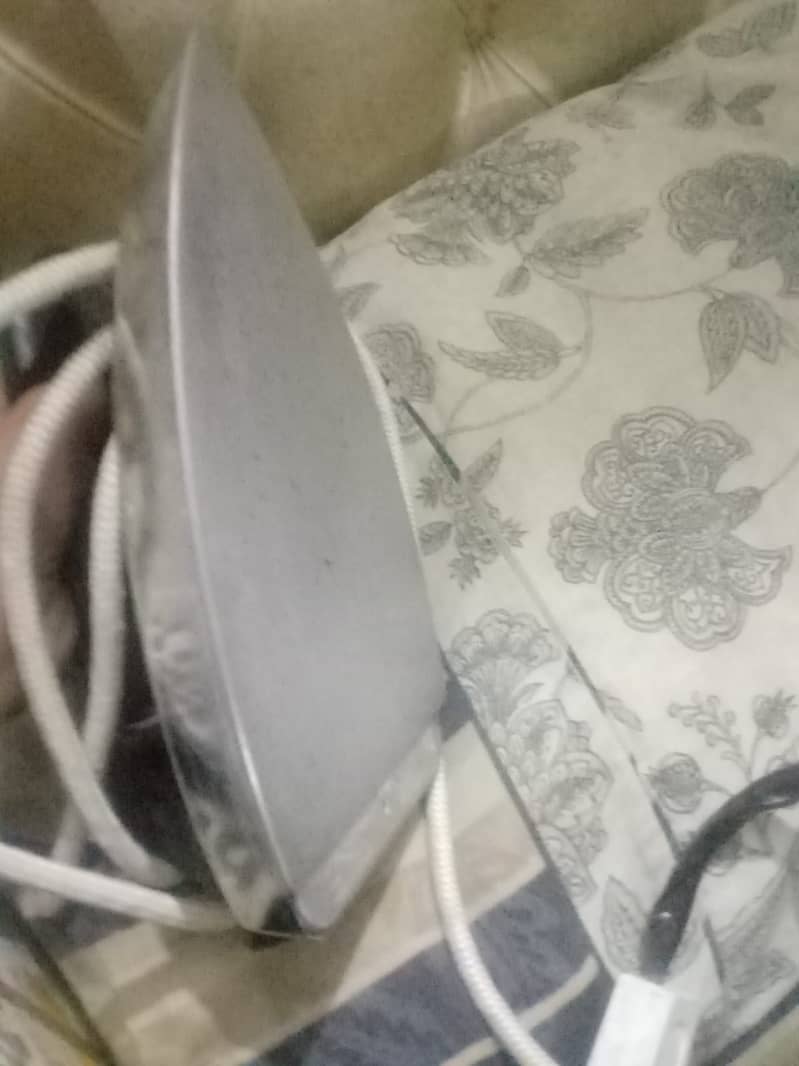 Philips Iron Used for Sale 0