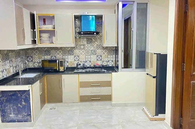 Flat Of 500 Square Feet In Bahria Town - Sector C For rent 2