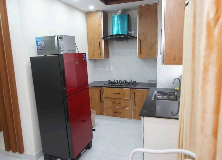 530 Square Feet Flat available for rent in Bahria Town - Sector C, Lahore 1