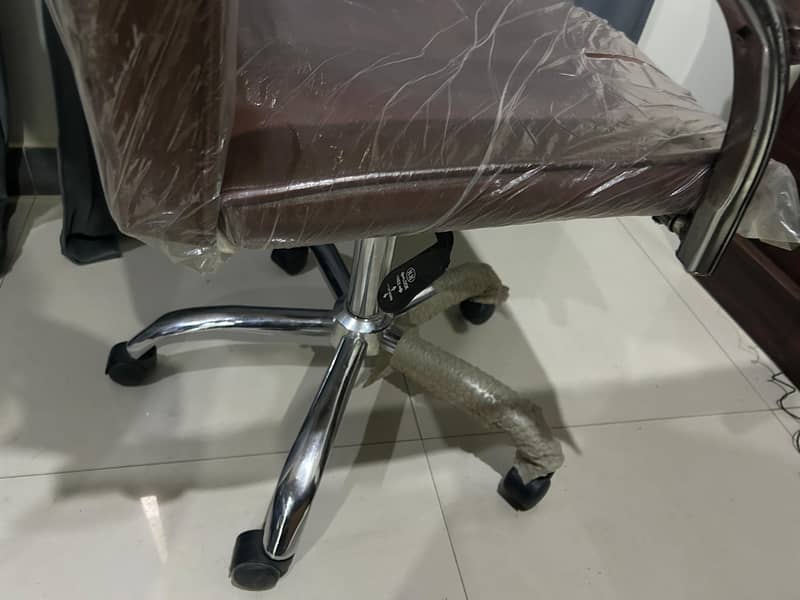 Executive Table and Chair for sale Never used 1