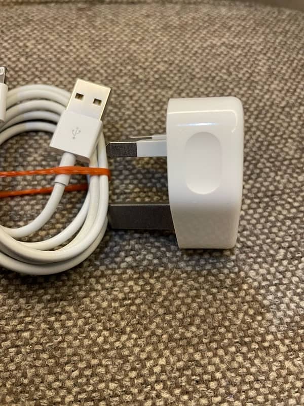 Iphone xa max ka 100% original box pulled charger hy 3