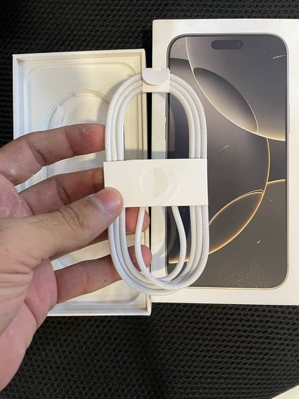 IPHONE 16 PRO MAX KI 100% ORIGINAL BOX PULLED CABLE HY 3