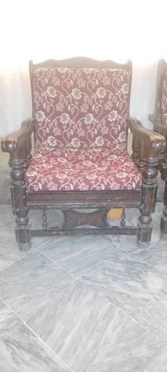 very good condition sofa set urgent sale 03135478328