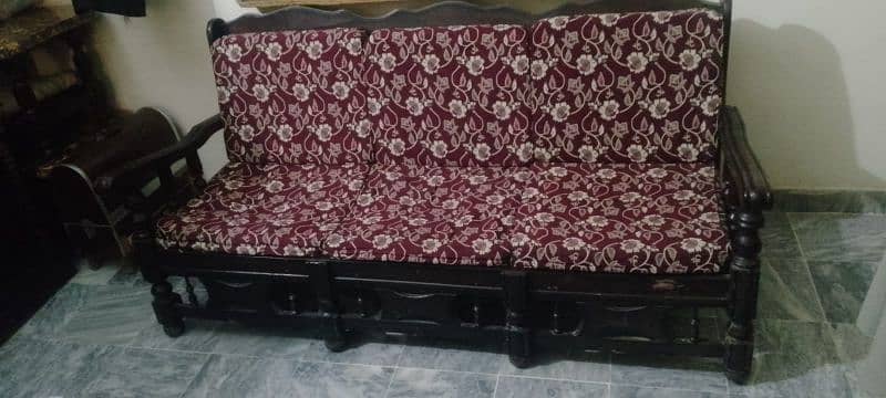 very good condition sofa set urgent sale 03135478328 3