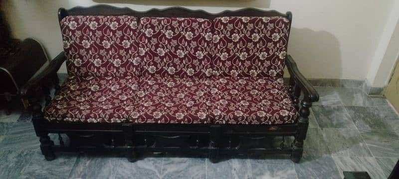 very good condition sofa set urgent sale 03135478328 4