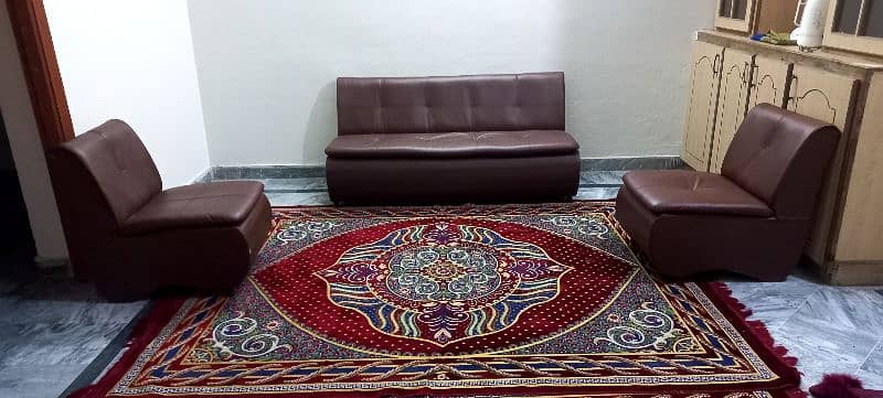 5 seater Sofa with table 0