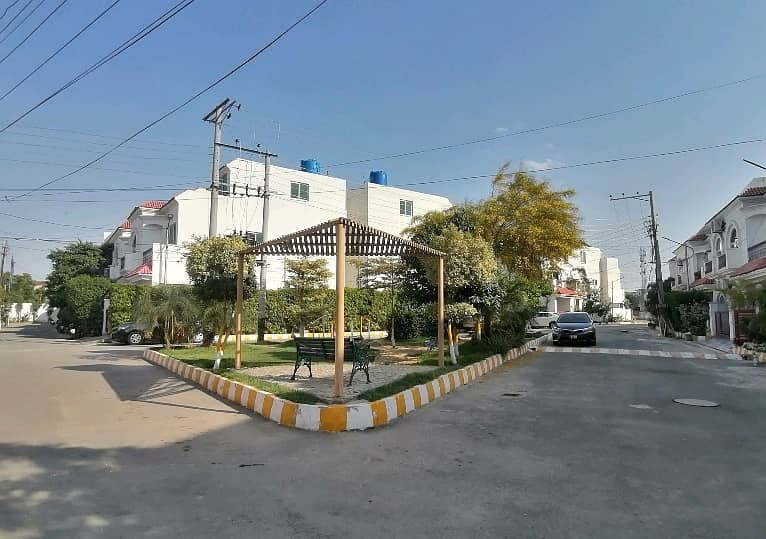 House For sale In Rehman Gardens 0