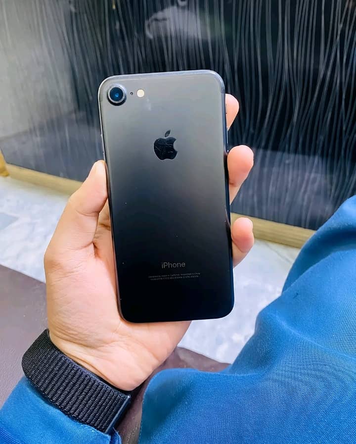 Apple iPhone 7 Plus 0