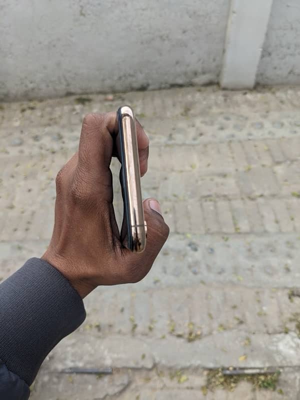 iphone xs max pta approved 9