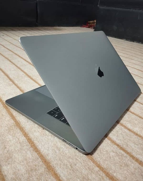 Apple MacBook pro 2019 0