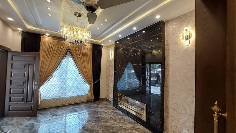 10 Marla House For Rent In Sector C Bahria Town Lahore Near To Commercial Hub , Everything Is Walking Distance, Super Hot Location Deal Done With Owner Meeting 11