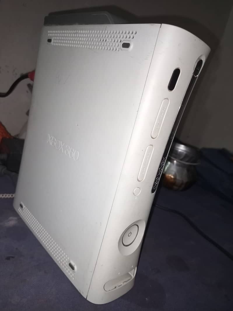 Xbox 360 Jasper Model 320GB 60+ games are installed GTA Five also 2