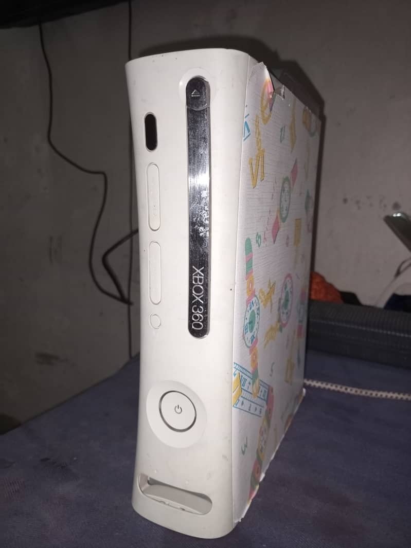 Xbox 360 Jasper Model 320GB 60+ games are installed GTA Five also 3