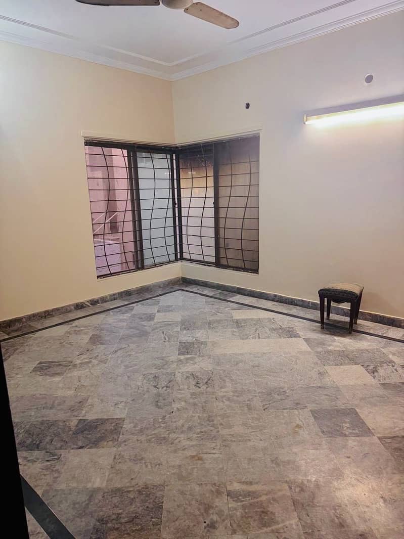 DREAM HOME OFFERS one kanal upper portion Is Available For Rent In DHA Phase 4 Lahore At Super Hot Location. 100% ORGINAL PICTURES 14