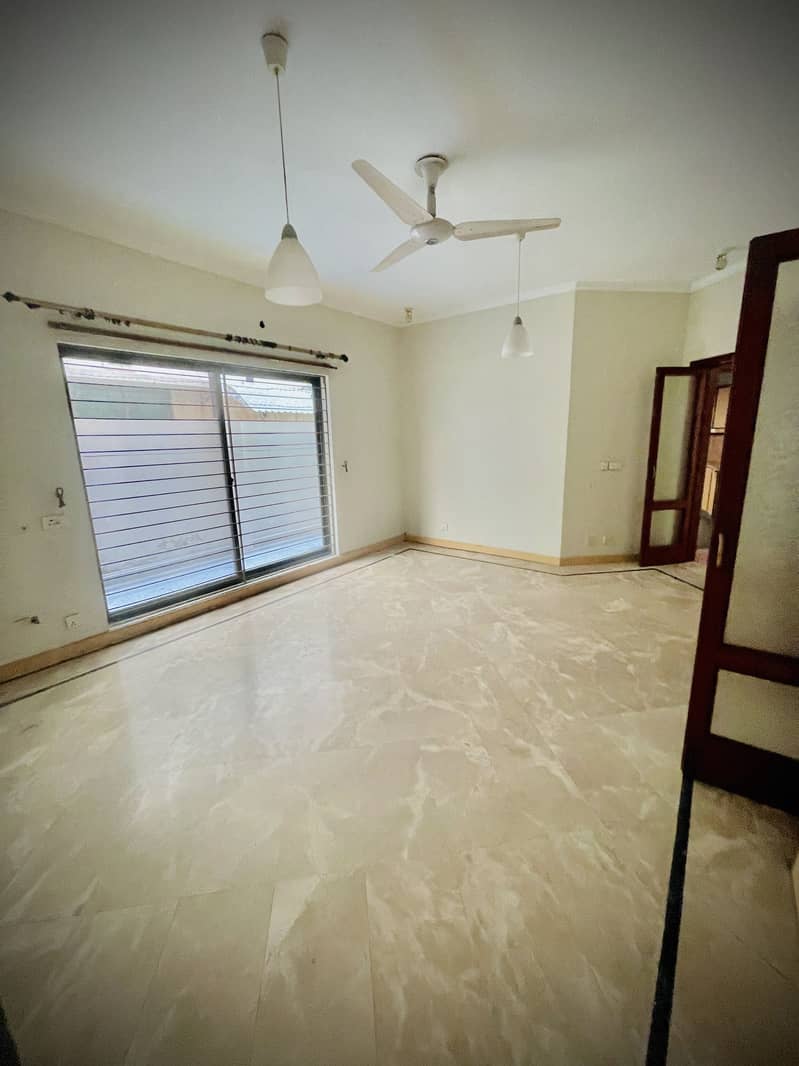 DREAM HOME OFFERS one kanal Lower portion Is Available For Rent In DHA Phase 04 GG Lahore At Super Hot Location. orginal pictures 2