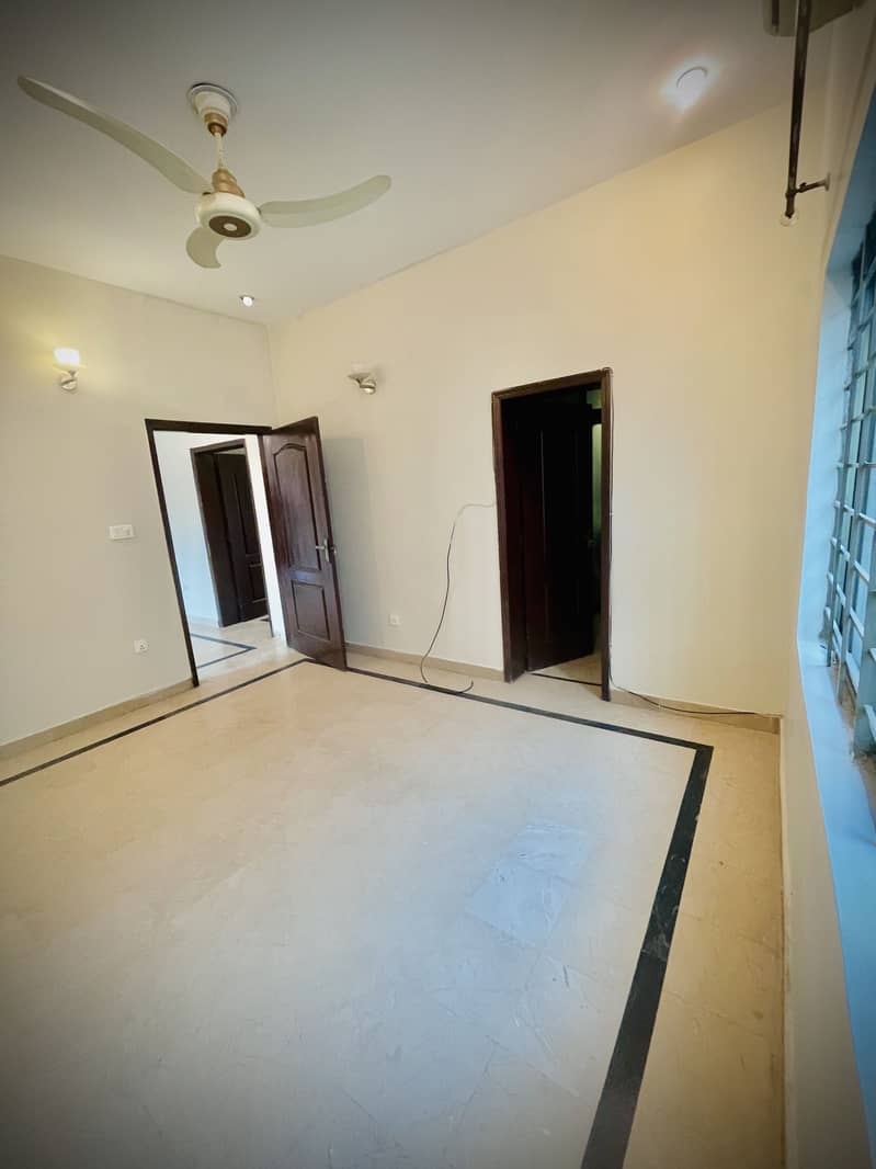 DREAM HOME OFFERS one kanal upper portion Is Available For Rent In DHA Phase 4 FF Lahore At Super Hot Location. 1