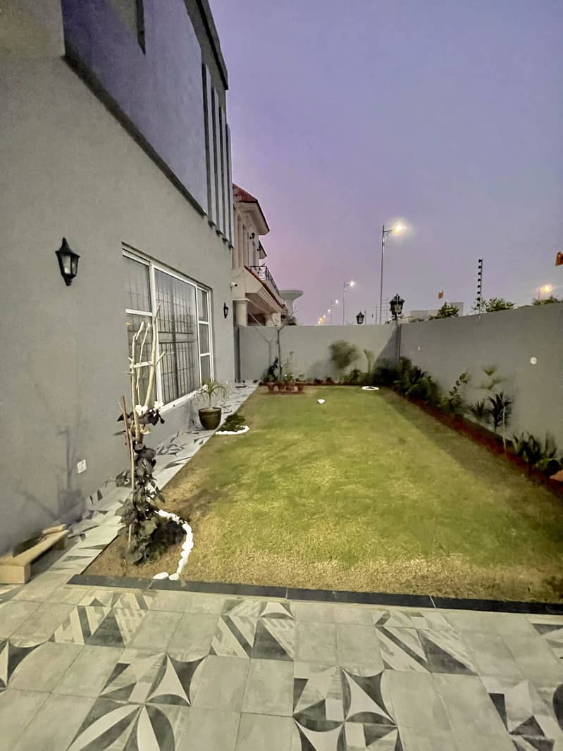 DREAM HOME OFFERS one kanal upper portion Is Available For Rent In DHA Phase 4 Lahore At Super Hot Location. 5