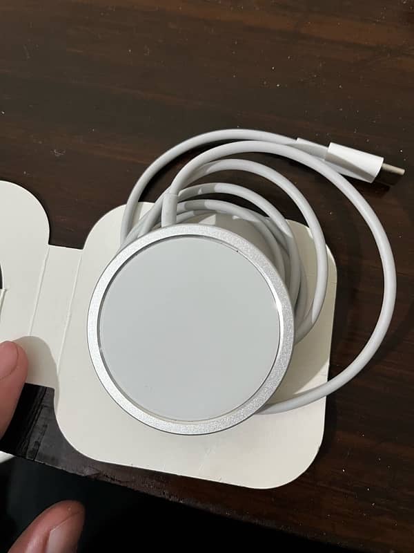 magsafe charger ,20 w 2