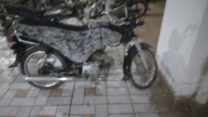 Honda CD 70 motorcycle Model 2021 3