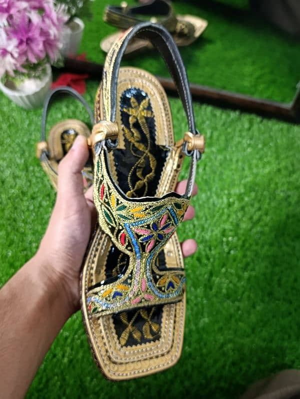 new tila zari chappal 1