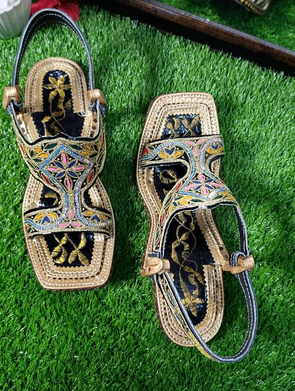 new tila zari chappal 5