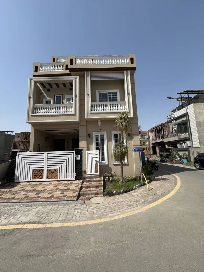 5 MARLA CORNOR BRAND NEW TRIPLE STOREY HOUSE FOR SALE IN ETIHAD TOWN E BLOCK 1