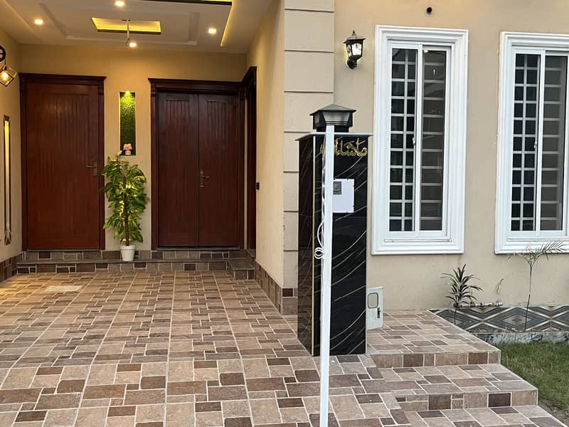 5 MARLA CORNOR BRAND NEW TRIPLE STOREY HOUSE FOR SALE IN ETIHAD TOWN E BLOCK 0