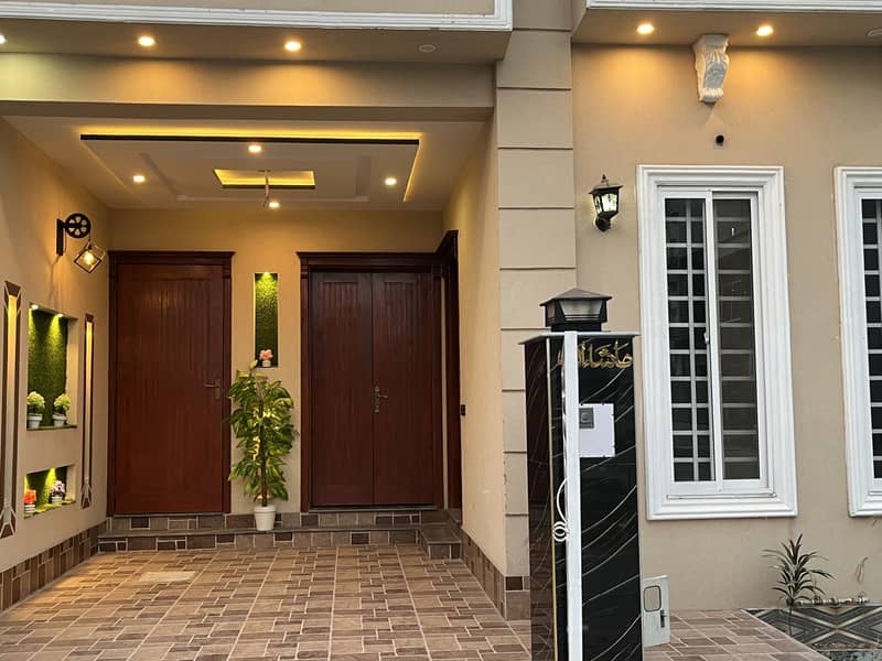 5 MARLA CORNOR BRAND NEW TRIPLE STOREY HOUSE FOR SALE IN ETIHAD TOWN E BLOCK 3