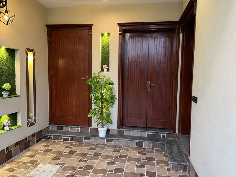 5 MARLA CORNOR BRAND NEW TRIPLE STOREY HOUSE FOR SALE IN ETIHAD TOWN E BLOCK 4