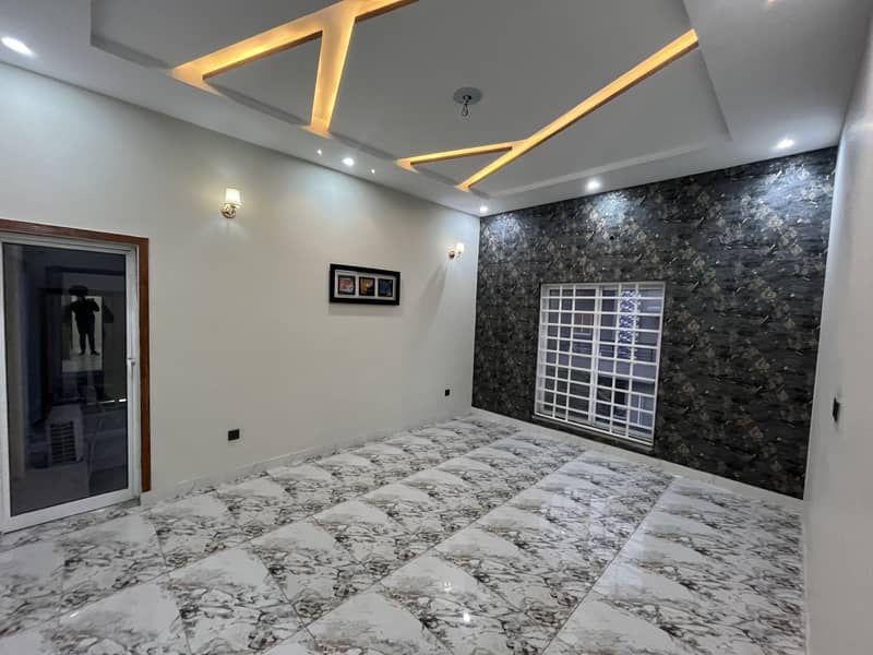 5 MARLA CORNOR BRAND NEW TRIPLE STOREY HOUSE FOR SALE IN ETIHAD TOWN E BLOCK 28