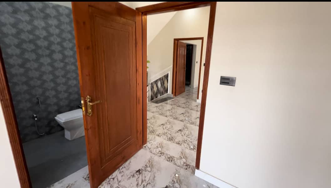 5 MARLA CORNOR BRAND NEW TRIPLE STOREY HOUSE FOR SALE IN ETIHAD TOWN E BLOCK 41