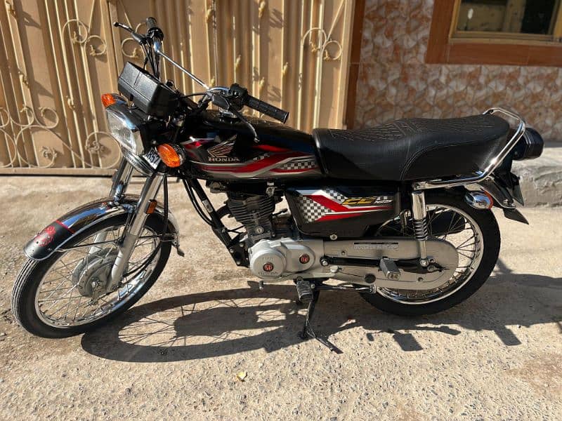 HONDA CG 125 Model 24 condition 10/10 used papers clear 1