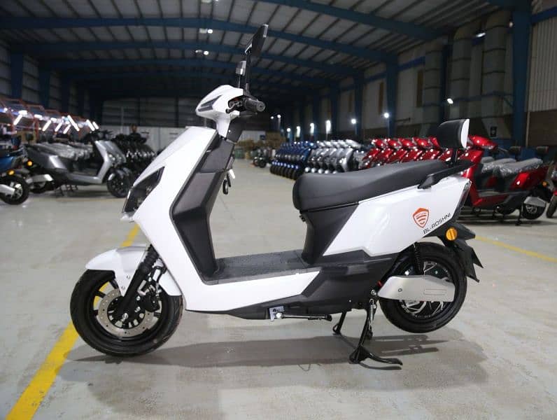 Electric Scooter / Scooty Long Range 2024 New Zero Meter 3