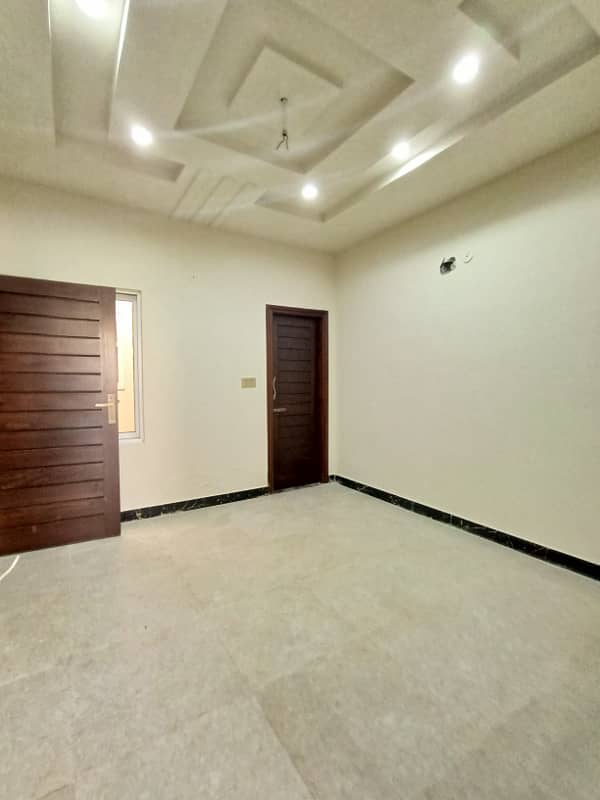 Eden Valley Society Boundary Wall Canal Road Faisalabad VIP Location 5 Marla Double Story House For Rent 16