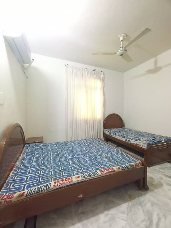 upper portion available for rent Madina town Faisalabad 2