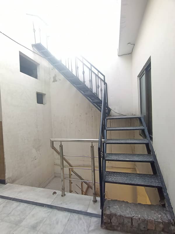 upper portion available for rent Madina town Faisalabad 8