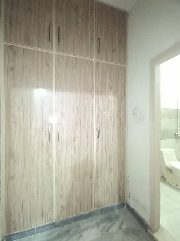 upper portion available for rent Madina town Faisalabad 10