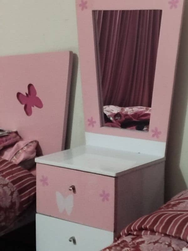 2 single bed for girls with dressing table 1