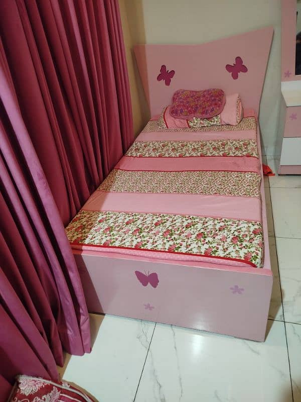 2 single bed for girls with dressing table 3