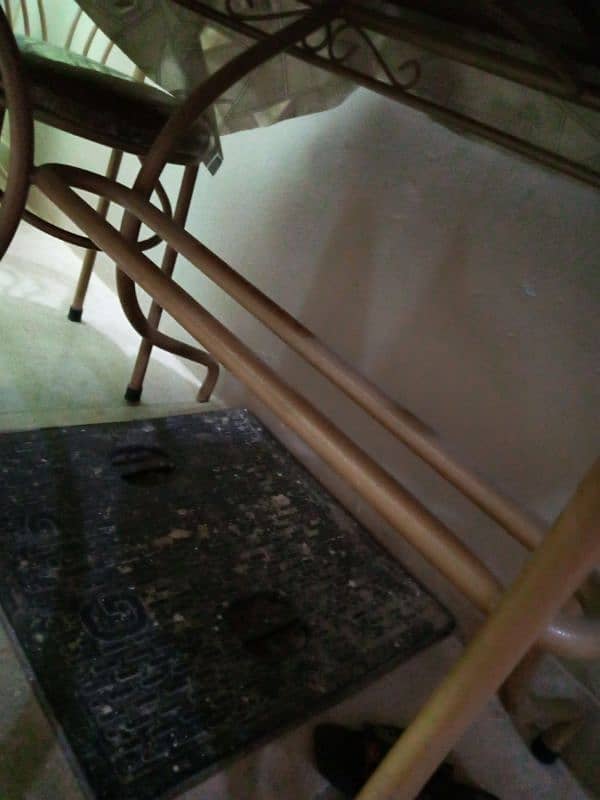 iron dining table with 6 chairs. 4