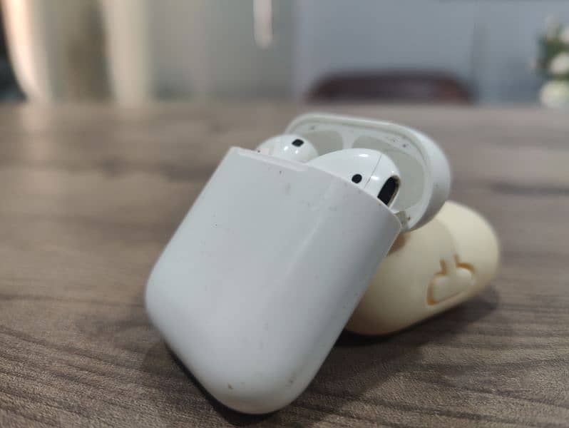 Apple airpods 2ad generation 0