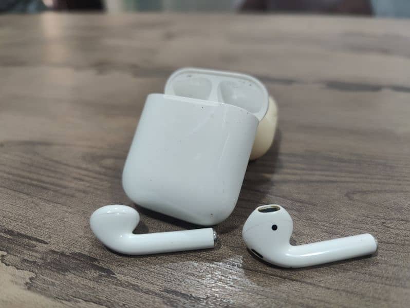 Apple airpods 2ad generation 1